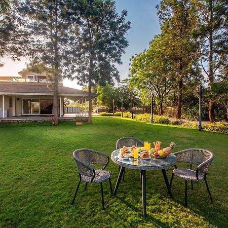 Stayvista'S Silver Grove - Serene Haven With Expansive Lawn & Terrace Nashik Bagian luar foto