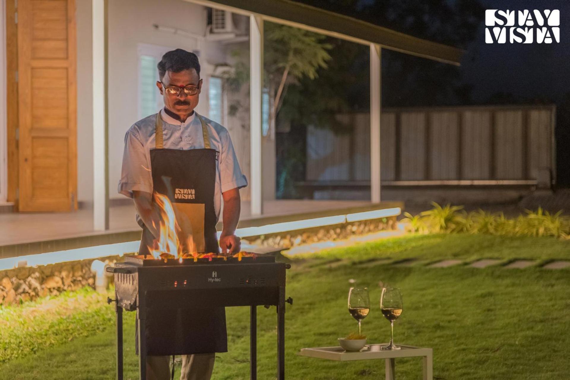 Stayvista'S Silver Grove - Serene Haven With Expansive Lawn & Terrace Nashik Bagian luar foto