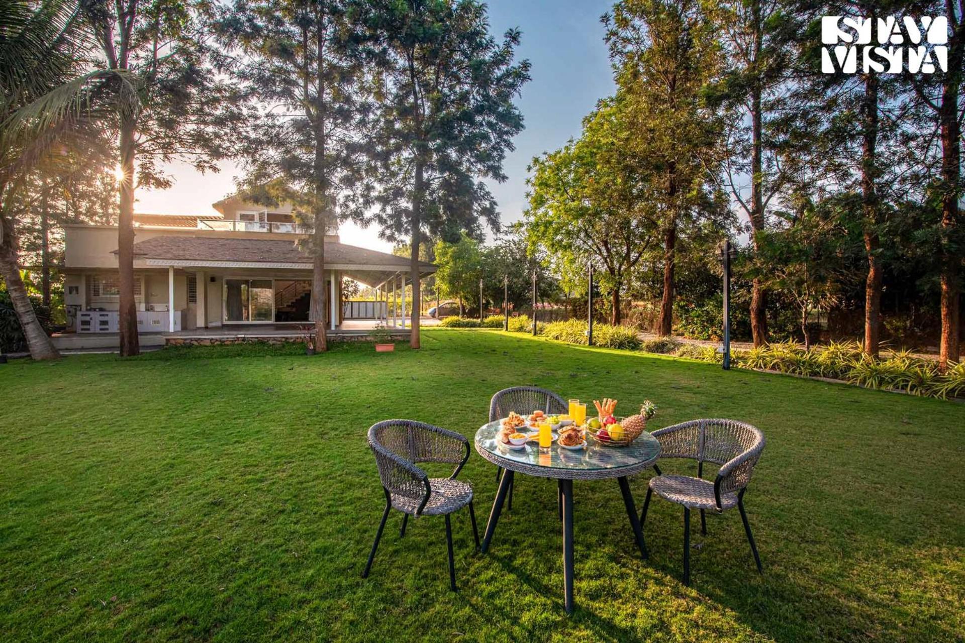 Stayvista'S Silver Grove - Serene Haven With Expansive Lawn & Terrace Nashik Bagian luar foto