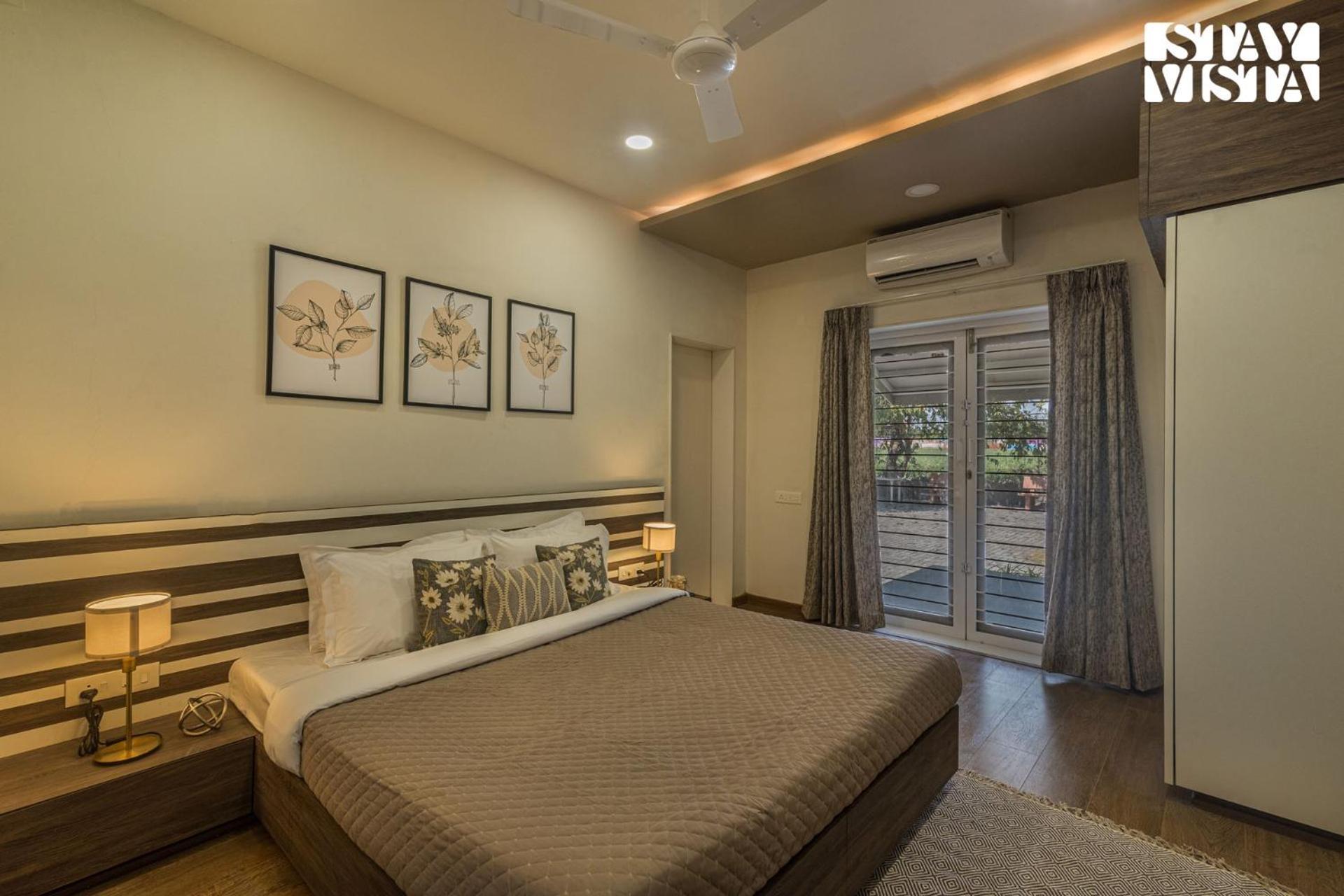 Stayvista'S Silver Grove - Serene Haven With Expansive Lawn & Terrace Nashik Bagian luar foto