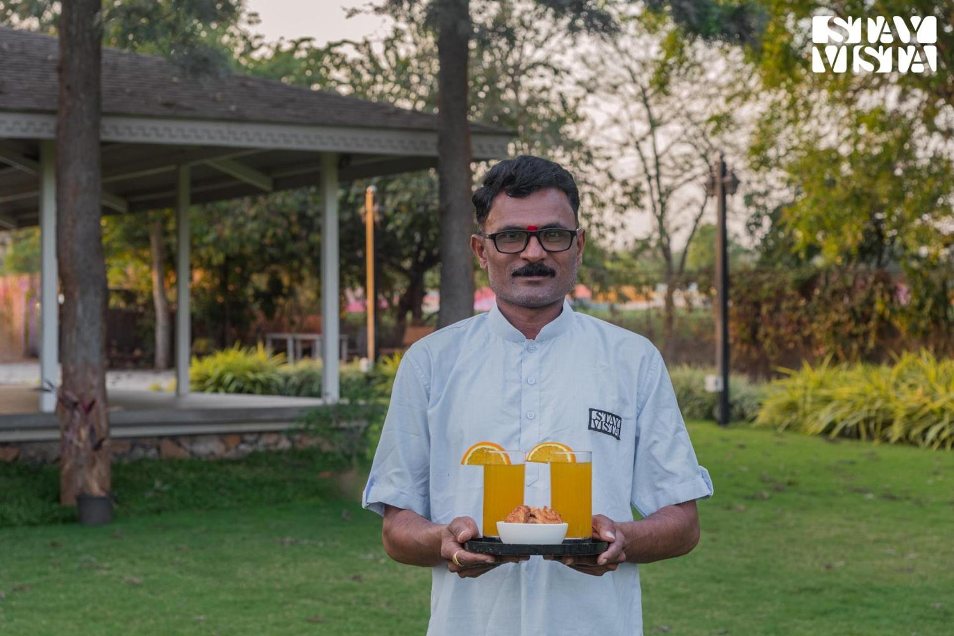 Stayvista'S Silver Grove - Serene Haven With Expansive Lawn & Terrace Nashik Bagian luar foto