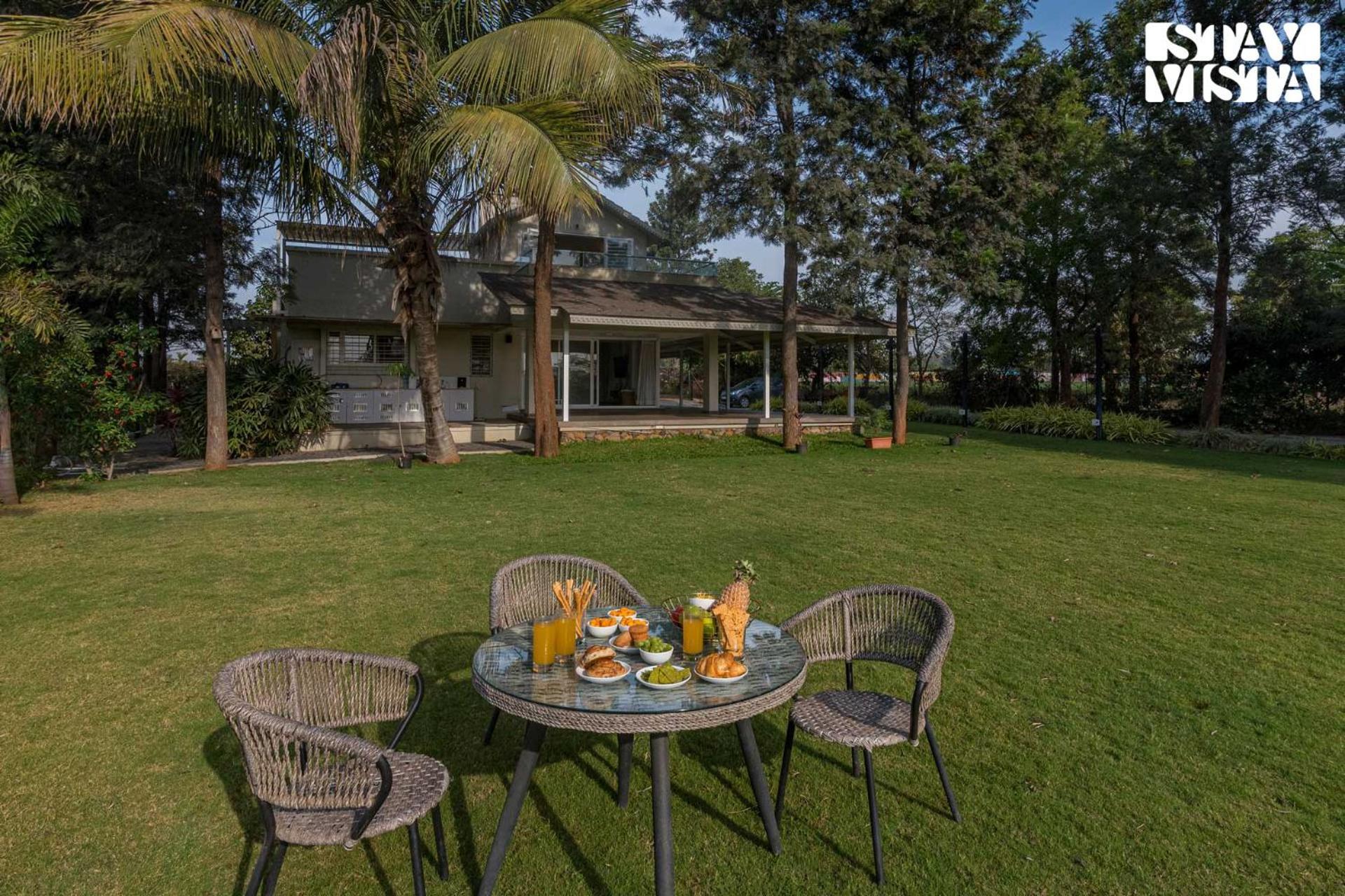 Stayvista'S Silver Grove - Serene Haven With Expansive Lawn & Terrace Nashik Bagian luar foto