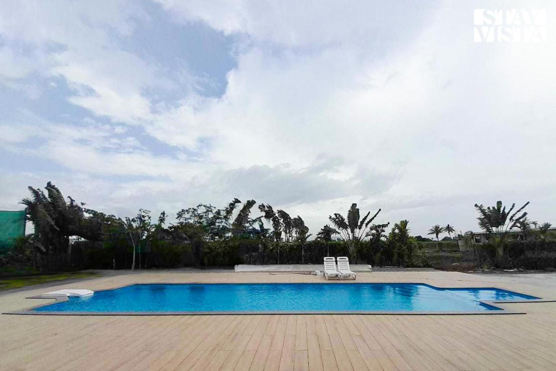 Stayvista'S Silver Grove - Serene Haven With Expansive Lawn & Terrace Nashik Bagian luar foto